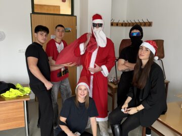 Megérkezett a Noszlopyba a DÖK Mikulás és idén is mosolyt hozott!